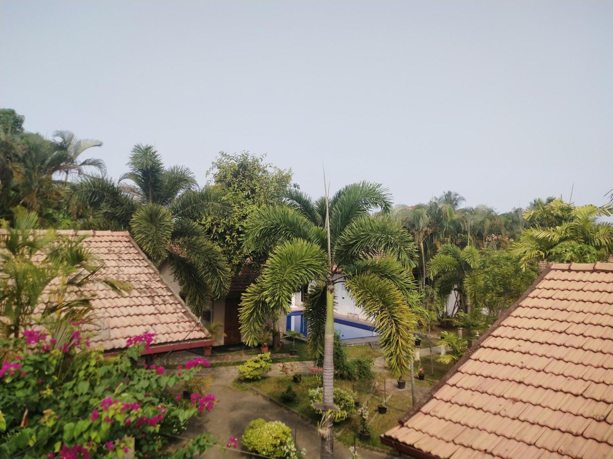 Blue Bell Hotel Negombo Exterior foto