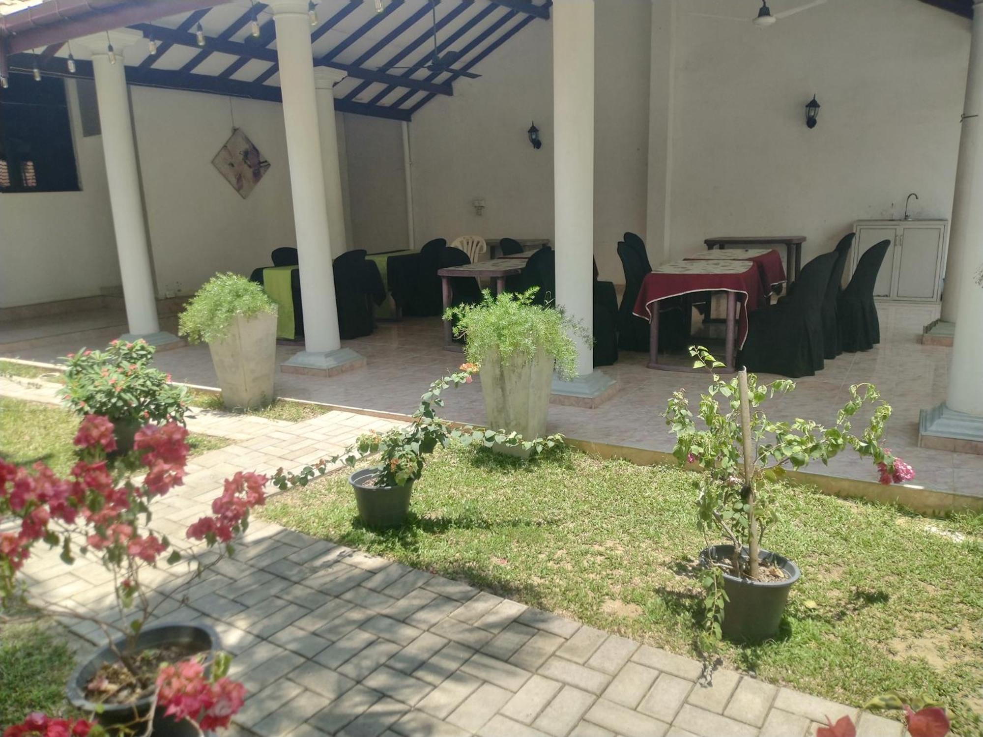Blue Bell Hotel Negombo Exterior foto
